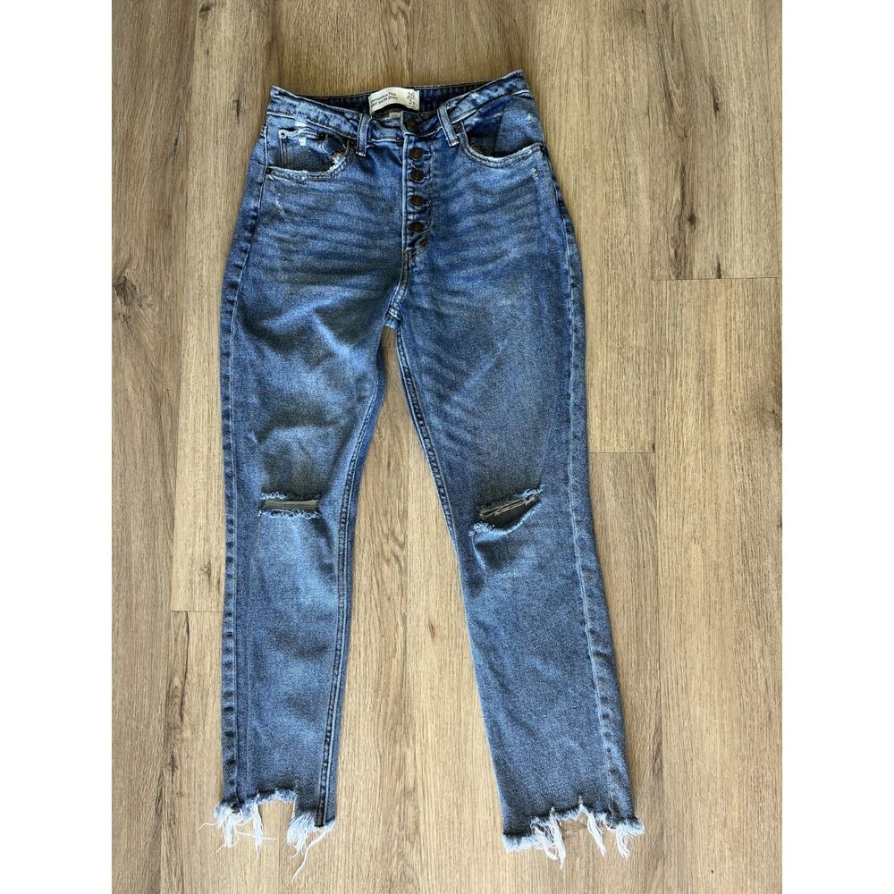 Abercrombie & Fitch Curve Love High Rise Mom Jeans Size 26 / 2